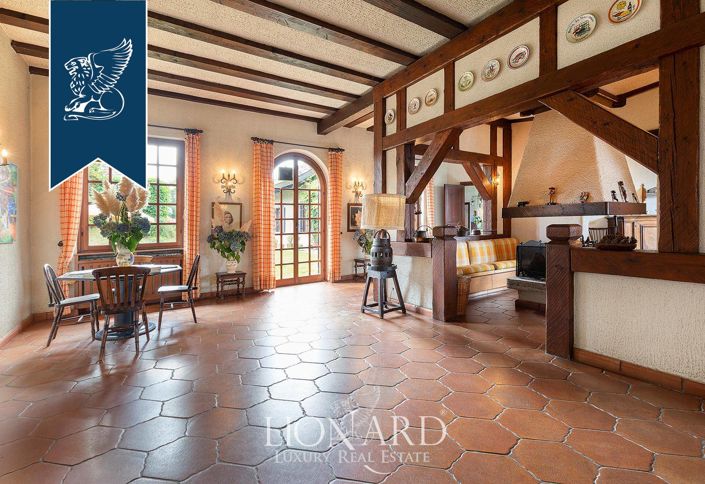 Image No.18-8 Bed Villa for sale