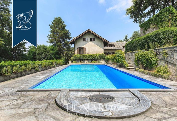 Image No.9-8 Bed Villa for sale