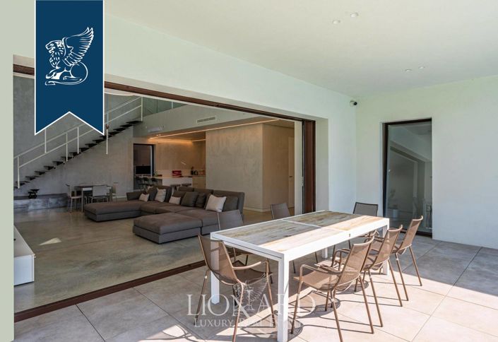 Image No.10-4 Bed Villa for sale