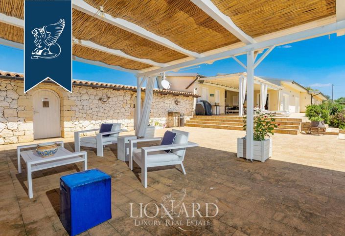 Image No.10-7 Bed Villa for sale