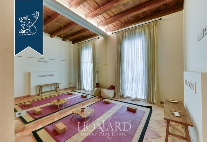 Image No.12-3 Bed Property for sale