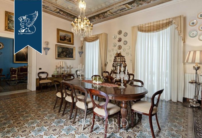 Image No.13-15 Bed Property for sale