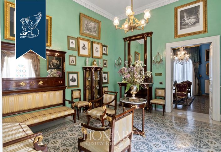 Image No.8-15 Bed Property for sale