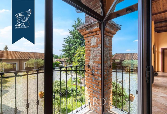 Image No.10-13 Bed Hotel for sale