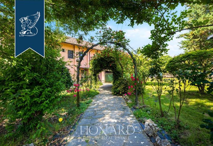 Image No.6-13 Bed Hotel for sale