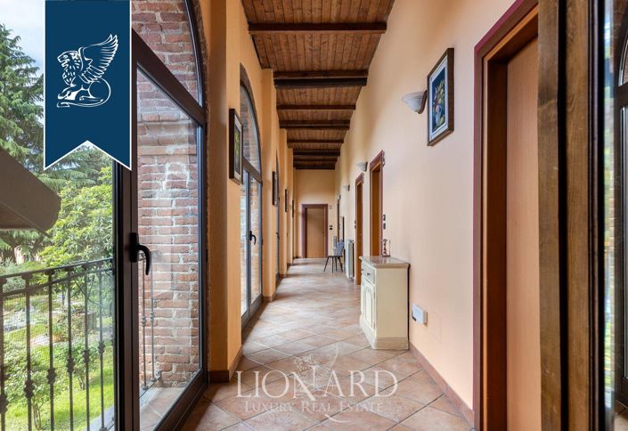 Image No.9-13 Bed Hotel for sale