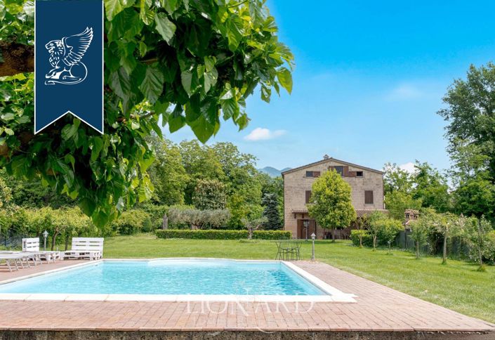 Image No.1-6 Bed Villa for sale