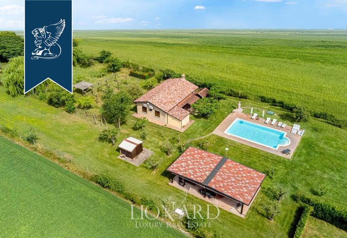 Image No.2-6 Bed Villa for sale