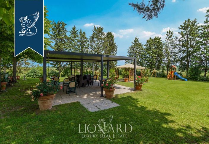 Image No.12-12 Bed Farmhouse for sale