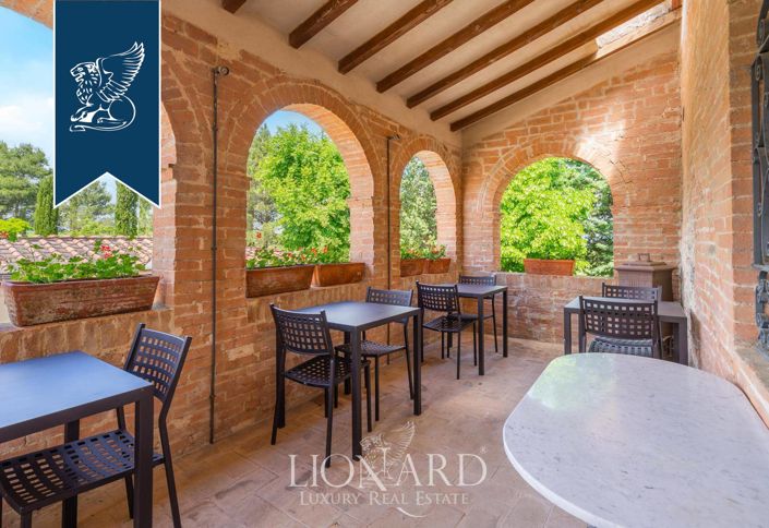 Image No.17-12 Bed Farmhouse for sale