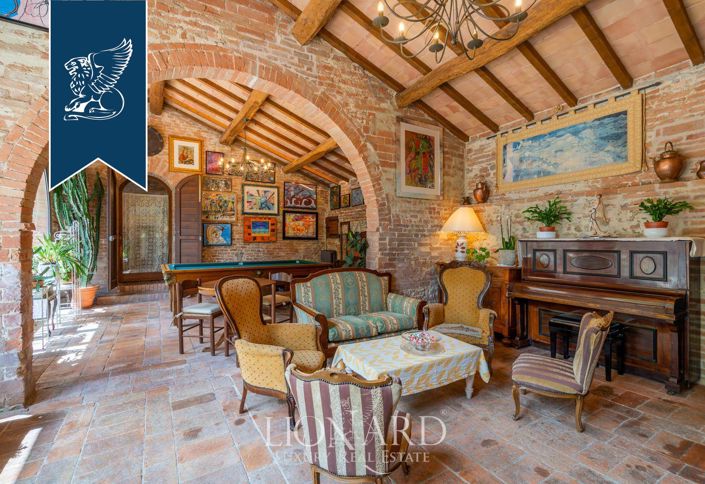 Image No.18-12 Bed Farmhouse for sale