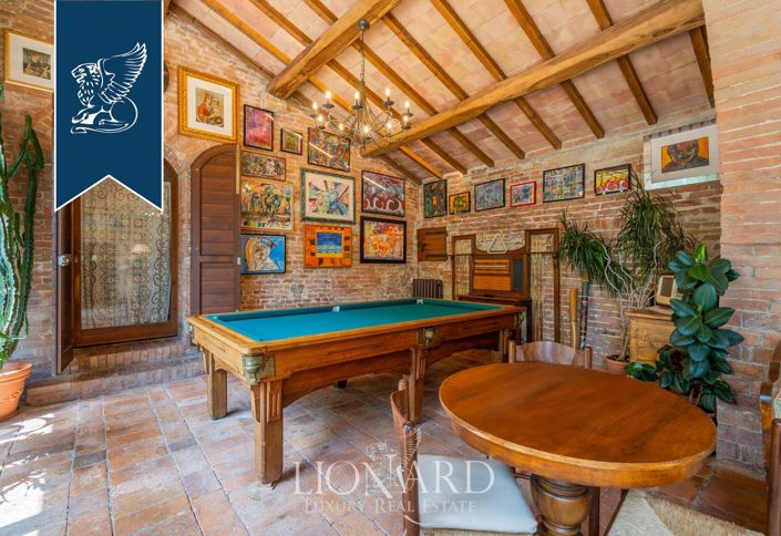 Image No.19-12 Bed Farmhouse for sale