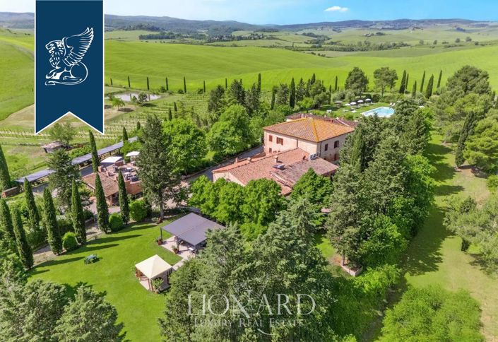 Image No.2-12 Bed Farmhouse for sale