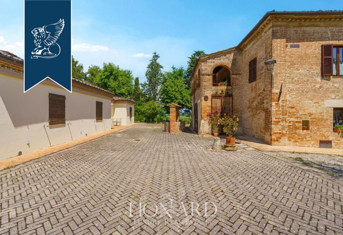 Image No.5-12 Bed Farmhouse for sale