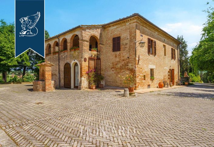 Image No.6-12 Bed Farmhouse for sale