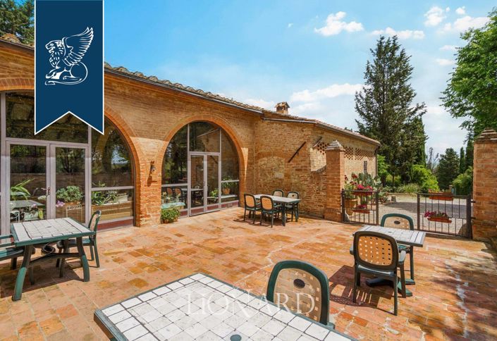 Image No.8-12 Bed Farmhouse for sale