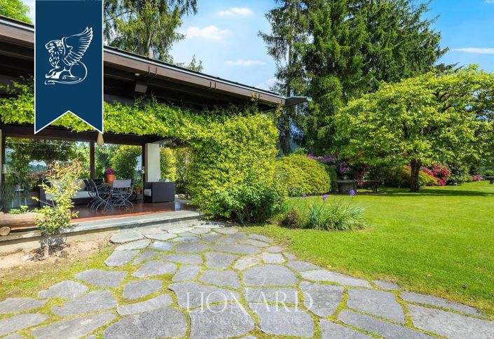 Image No.12-8 Bed Villa for sale