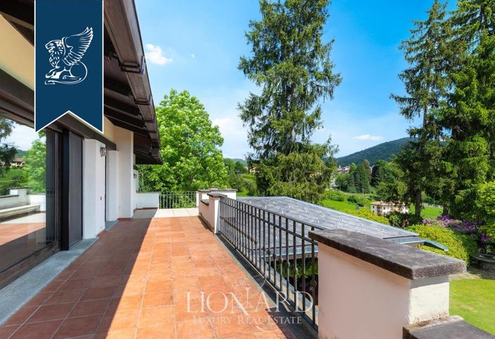 Image No.15-8 Bed Villa for sale