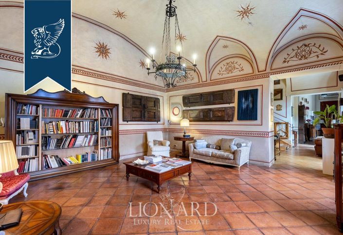 Image No.17-10 Bed Villa for sale