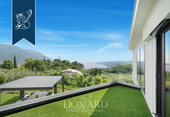 Image No.11-9 Bed Villa for sale