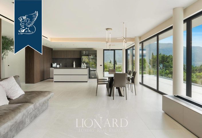 Image No.15-9 Bed Villa for sale