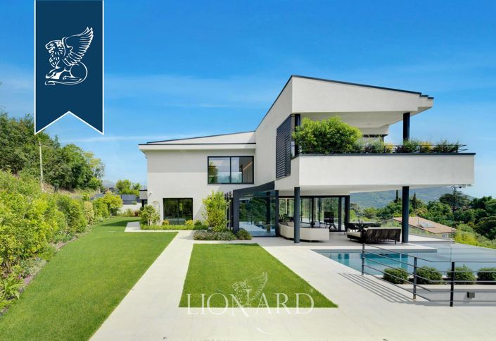 Image No.5-9 Bed Villa for sale