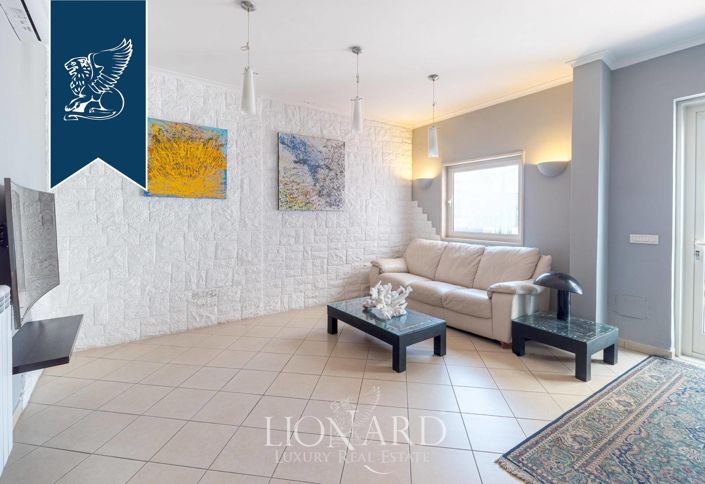 Image No.9-13 Bed Hotel for sale