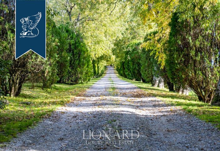 Image No.11-10 Bed Villa for sale