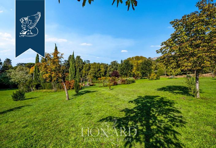 Image No.17-10 Bed Villa for sale