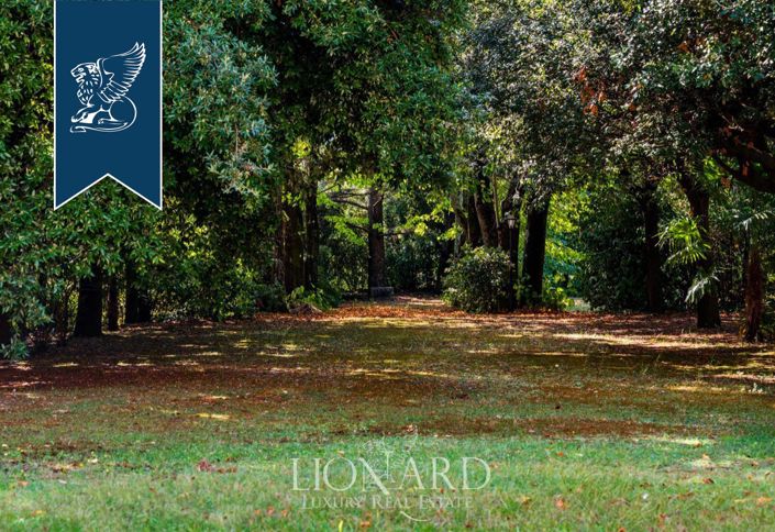 Image No.19-10 Bed Villa for sale