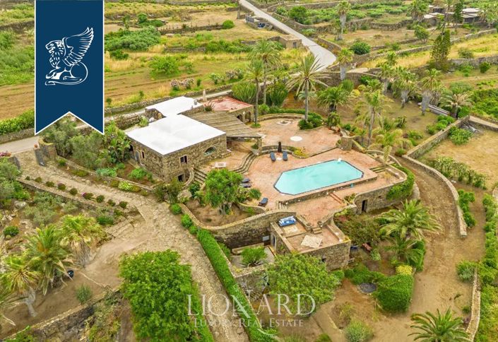 Image No.2-5 Bed Villa for sale