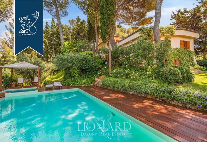 Image No.3-8 Bed Villa for sale