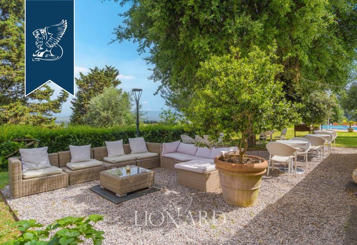 Image No.6-14 Bed Farmhouse for sale