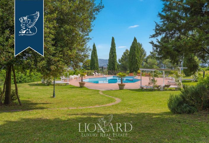 Image No.7-14 Bed Farmhouse for sale