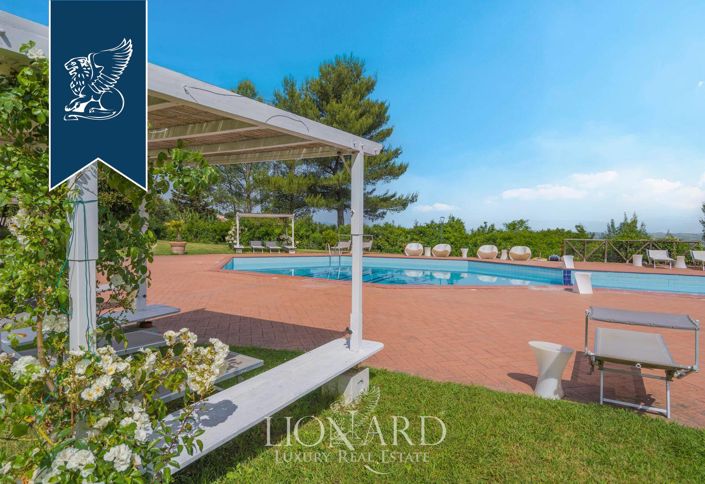 Image No.9-14 Bed Farmhouse for sale