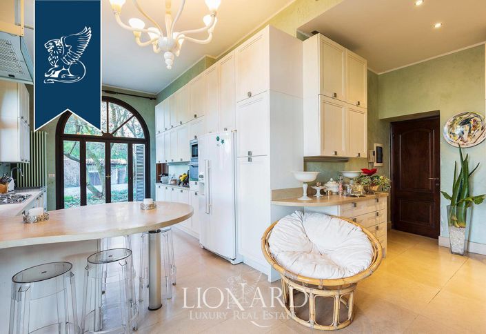 Image No.17-9 Bed Villa for sale