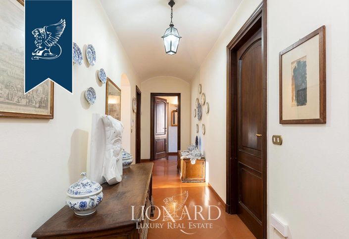 Image No.19-9 Bed Villa for sale