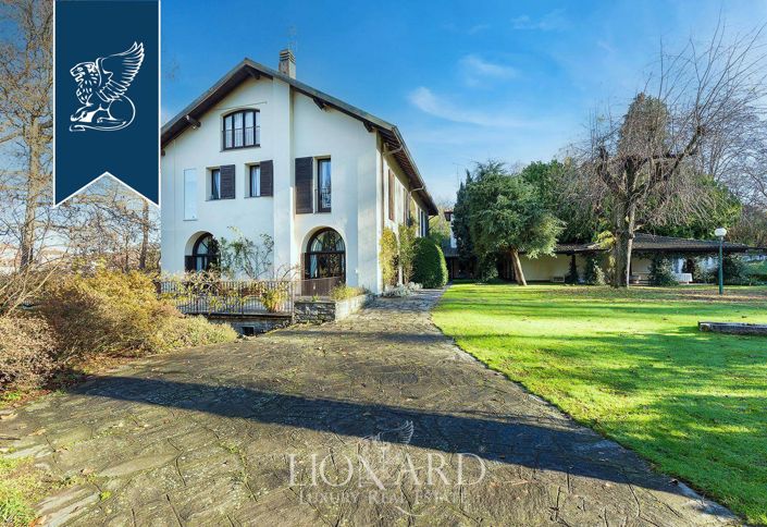 Image No.4-9 Bed Villa for sale