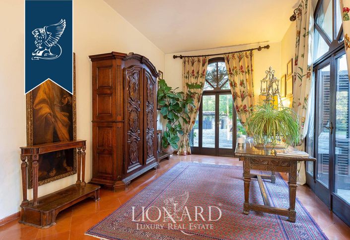 Image No.5-9 Bed Villa for sale