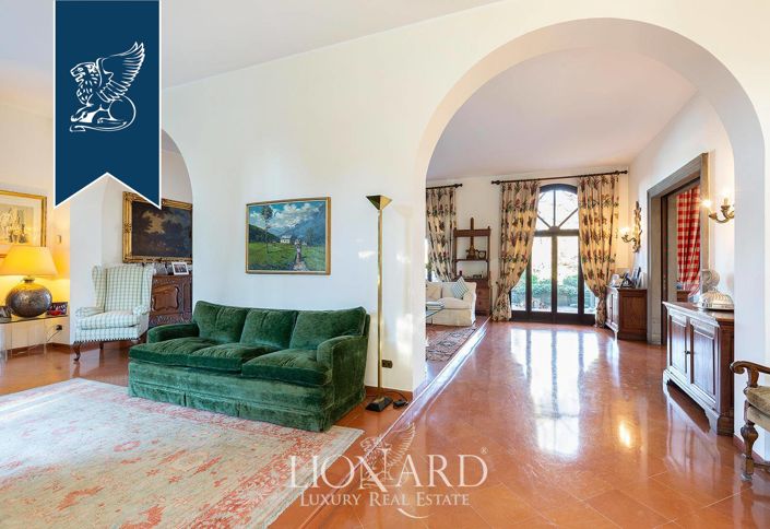 Image No.6-9 Bed Villa for sale