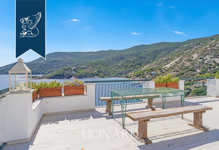 Image No.10-9 Bed Villa for sale