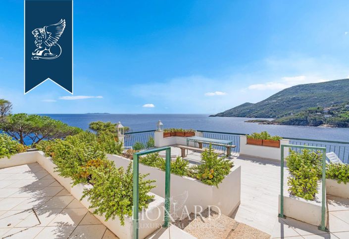 Image No.12-9 Bed Villa for sale