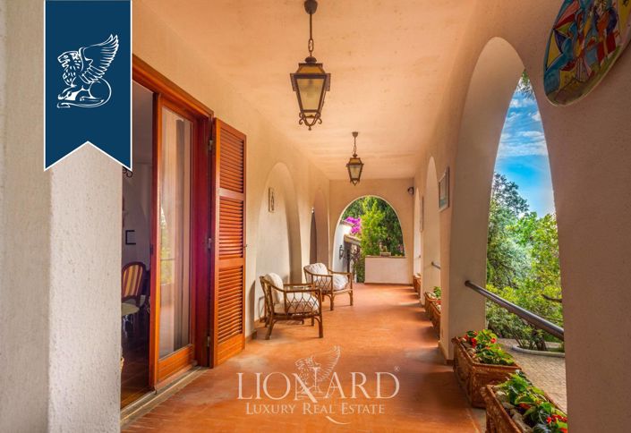 Image No.11-10 Bed Villa for sale