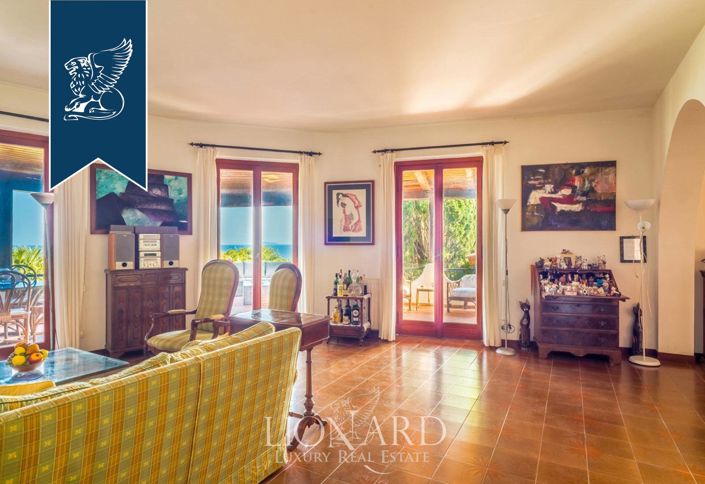 Image No.18-10 Bed Villa for sale