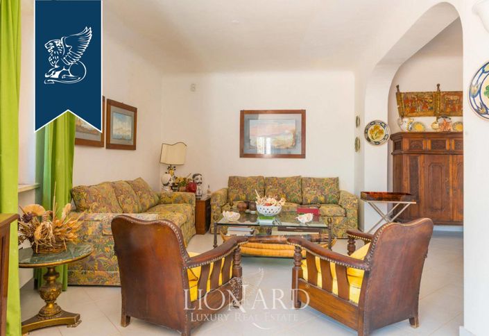 Image No.20-10 Bed Villa for sale