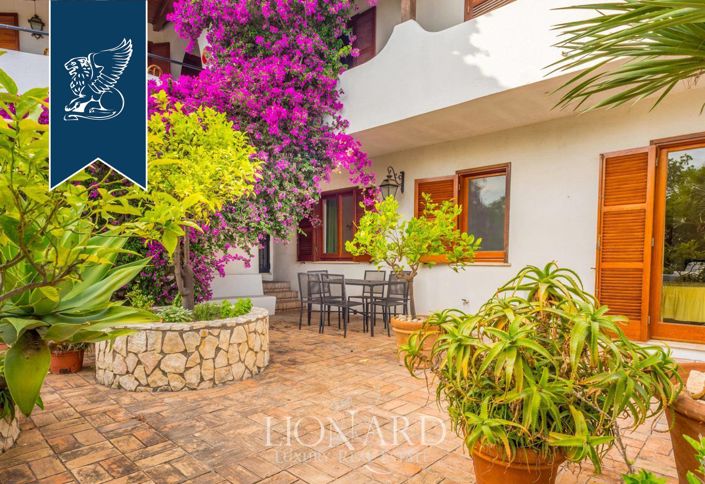 Image No.6-10 Bed Villa for sale