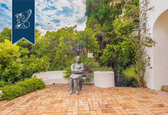 Image No.8-10 Bed Villa for sale