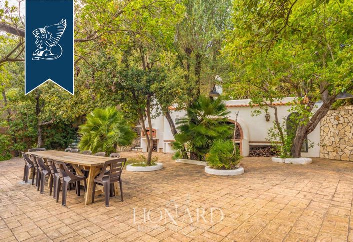 Image No.9-10 Bed Villa for sale