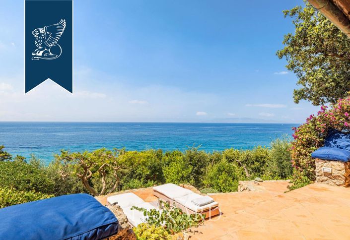 Image No.10-7 Bed Villa for sale