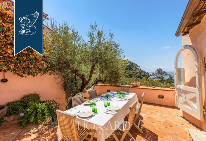 Image No.20-7 Bed Villa for sale